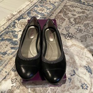 Me too Black Ballet Flats